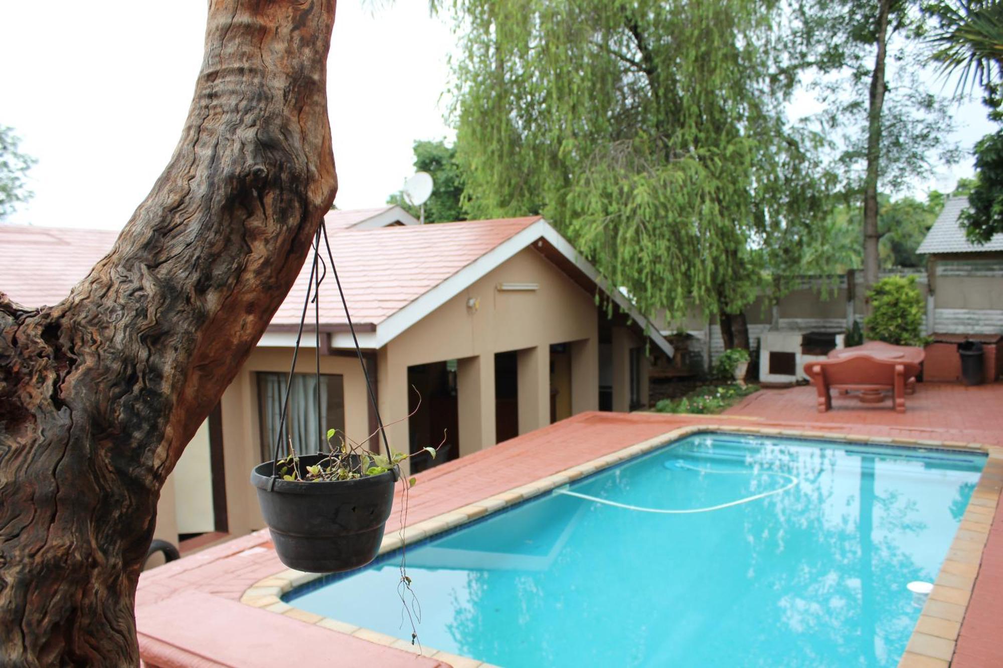Tzaneen Guest House ภายนอก รูปภาพ