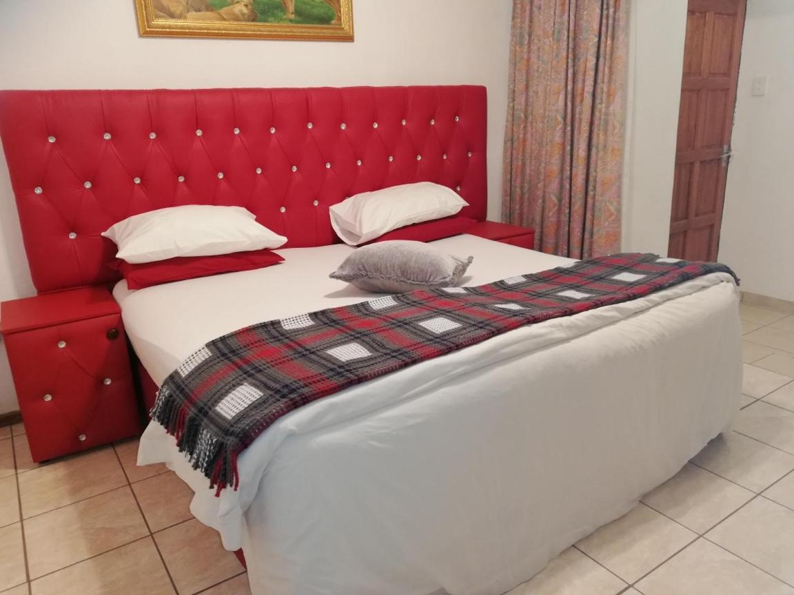 Tzaneen Guest House ภายนอก รูปภาพ